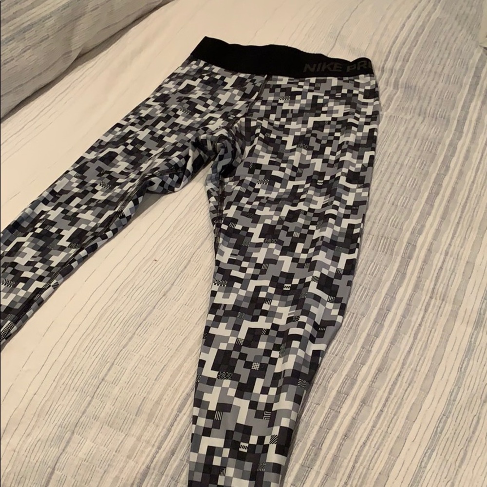 Nike Pro workout leggings